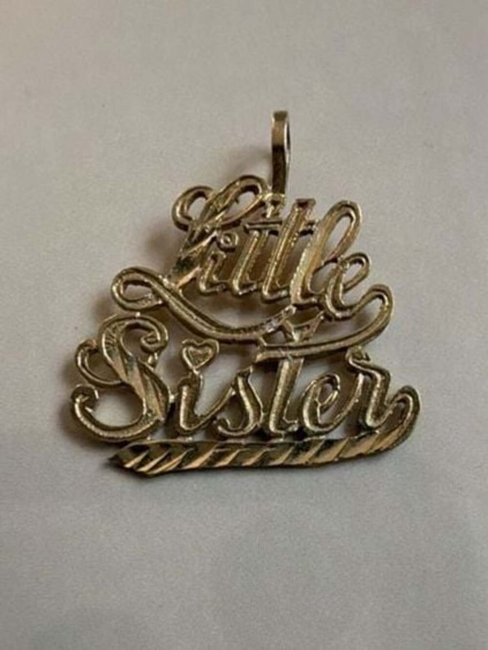 Vintage 14K Yellow Gold Little Sister Script Charm Pendant 1.0g Signed Kharisma